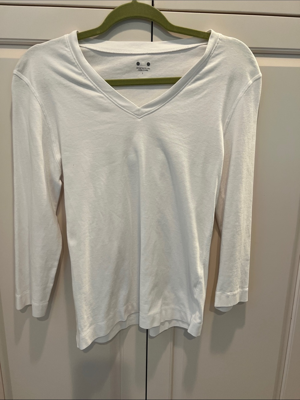 3 dots Women's White V-Neck Long Sleeve Top - Classic Essential